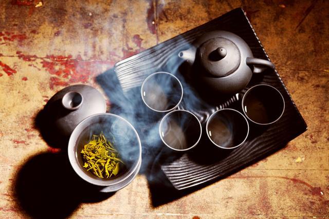 一座城的雙弦 西安禪韻古琴與茶道的慢傳播